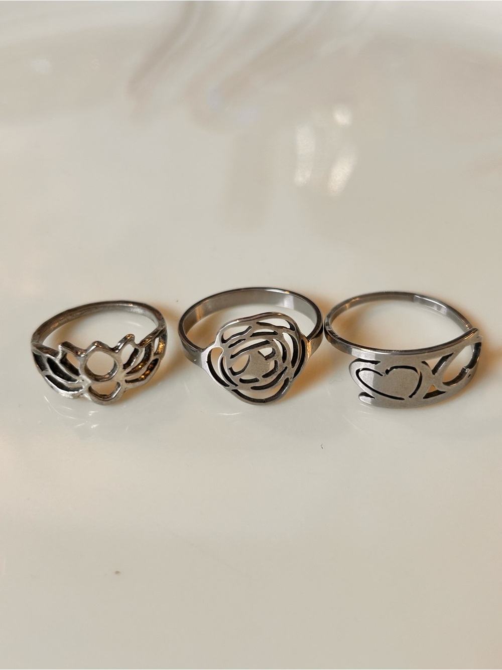 💝 2/20$ Bundle of 3 silver-toned “cut out” art rings Modern Eclectic